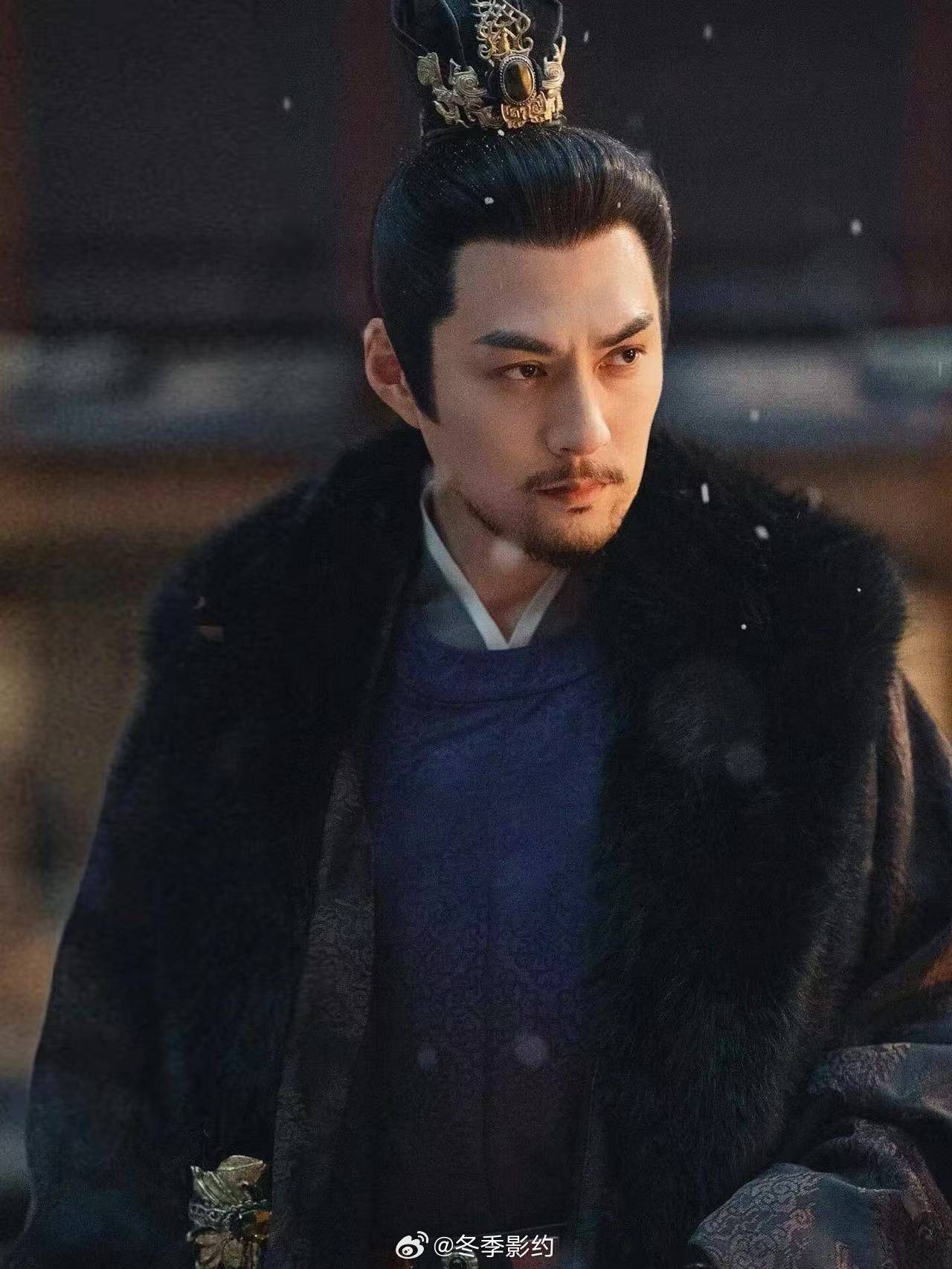 张凌赫聊逐玉和严屹宽对手戏 看到张凌赫说严屹宽是E人搞笑男直接笑出声，从如父如子