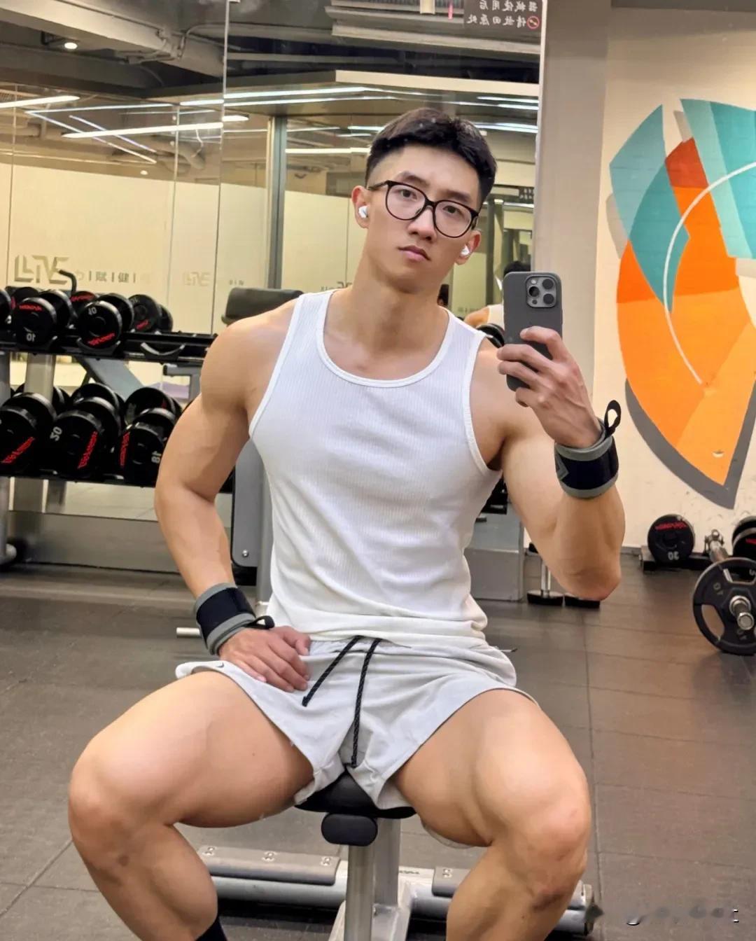 #你喜欢肌肉型身材吗?# #帅气健身大帅哥# #阳光肌肉男孩# #肌肉男有#