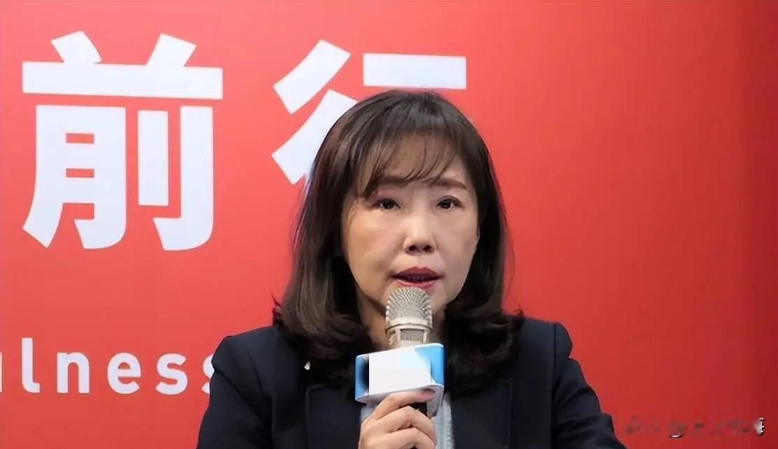 尹乃菁发声，这一回是为了蒋万安！
尹乃菁受访时表示，蒋万安在这场角逐中确实遭到重