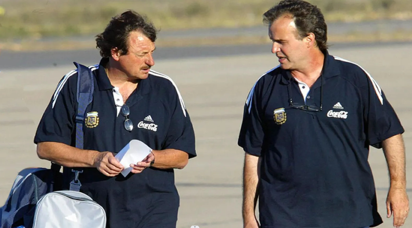 “赛季结束后我们告诉他们（球员）有35天的假期，骗你们的！在国家队集训前你只有1