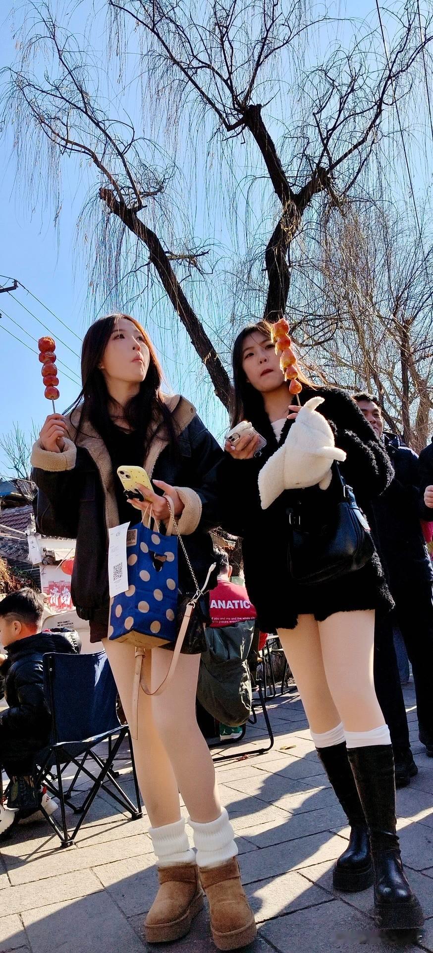 眼看就要过年了，咱们这小农村的年味儿也愈发浓郁了！逛逛庙会，赏赏花灯，再尝尝美味