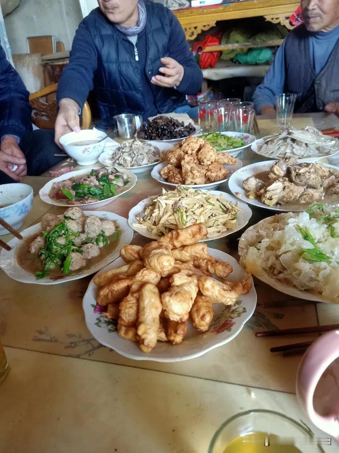 冬日生活打卡季亲情可贵，欢聚在一起真的是幸福快乐！其实只要开心快乐每一天才是最重