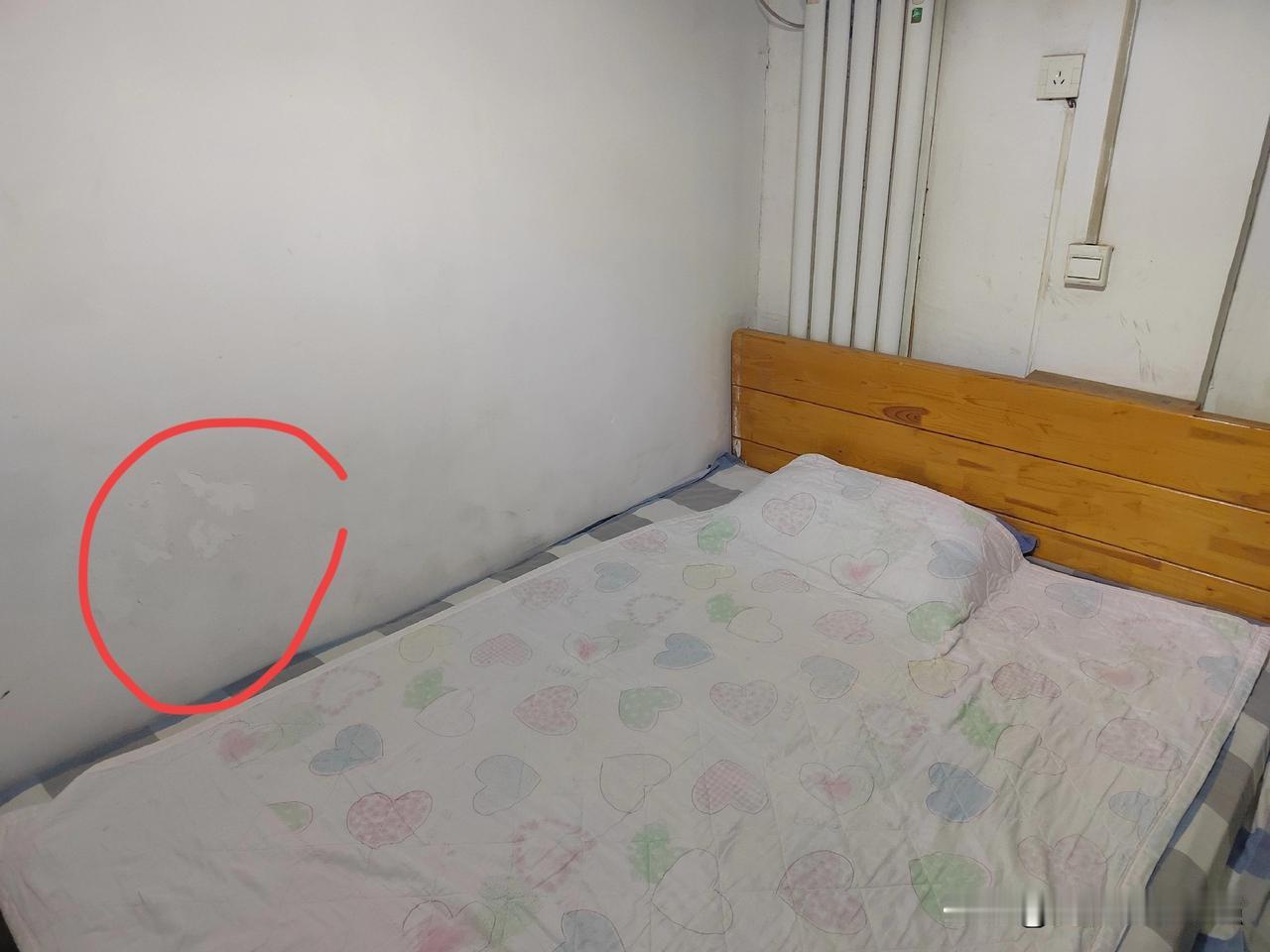 避雷滨城区黄河七路渤海八路往西100米的金山旅馆！我在美团花30元下单，到店老板