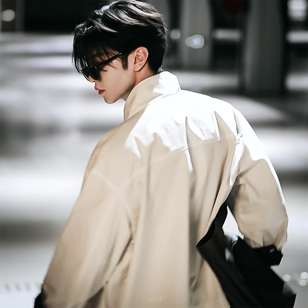 陈哲远⋇Hello时装周- ✈️ -陈哲远出来打招呼的这30秒