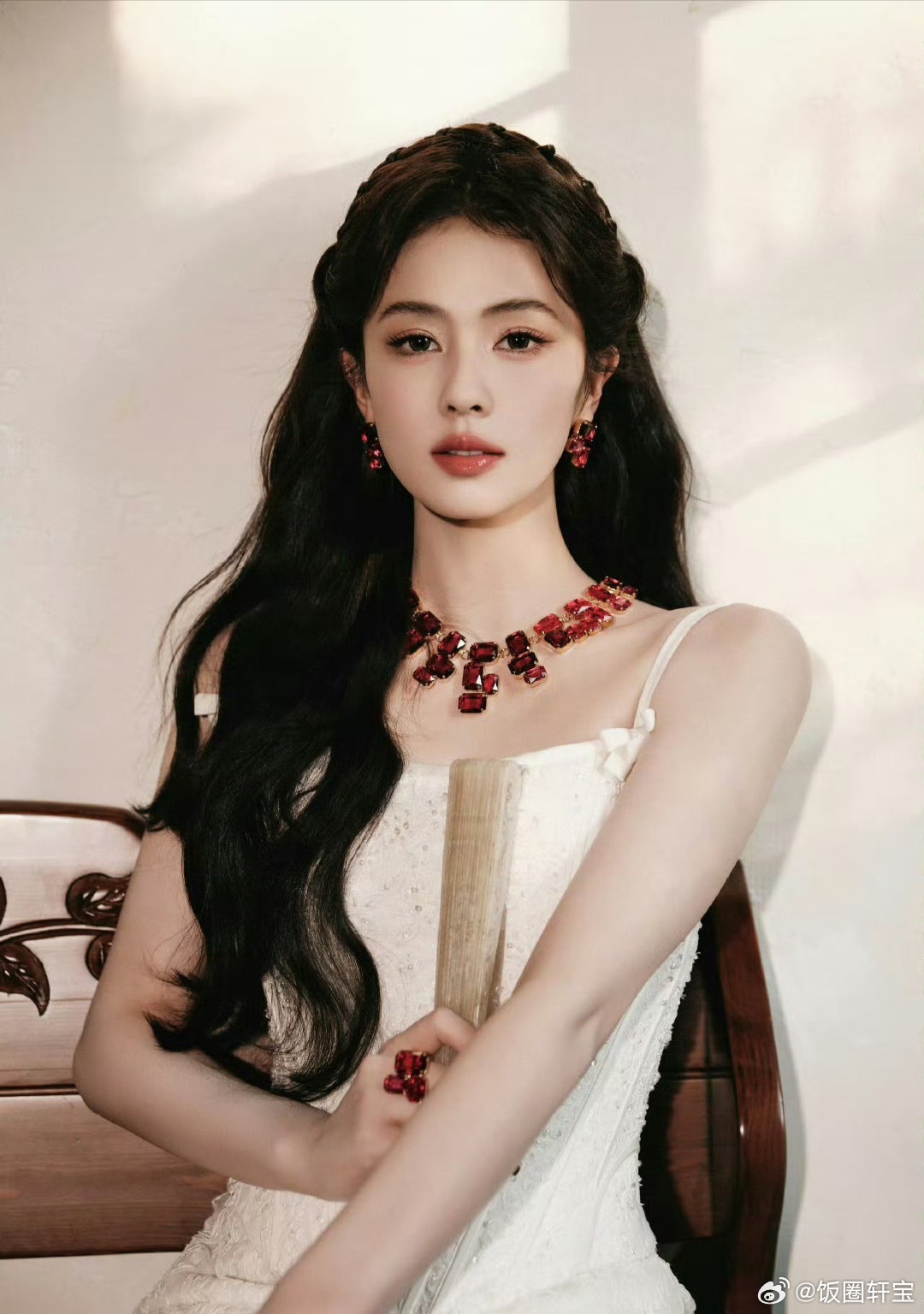 白鹿的修图师真是辛苦了，都给她P成鞠婧祎了