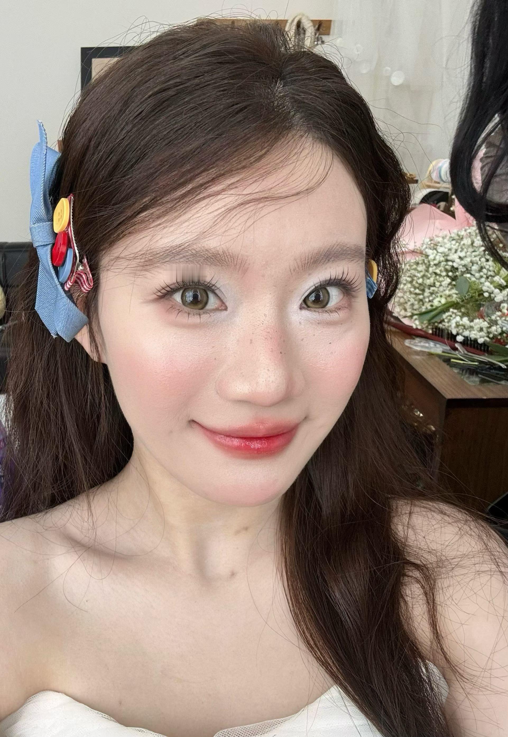 美美的她 美嫂在试妆她表示很满意[努力]  ​​​