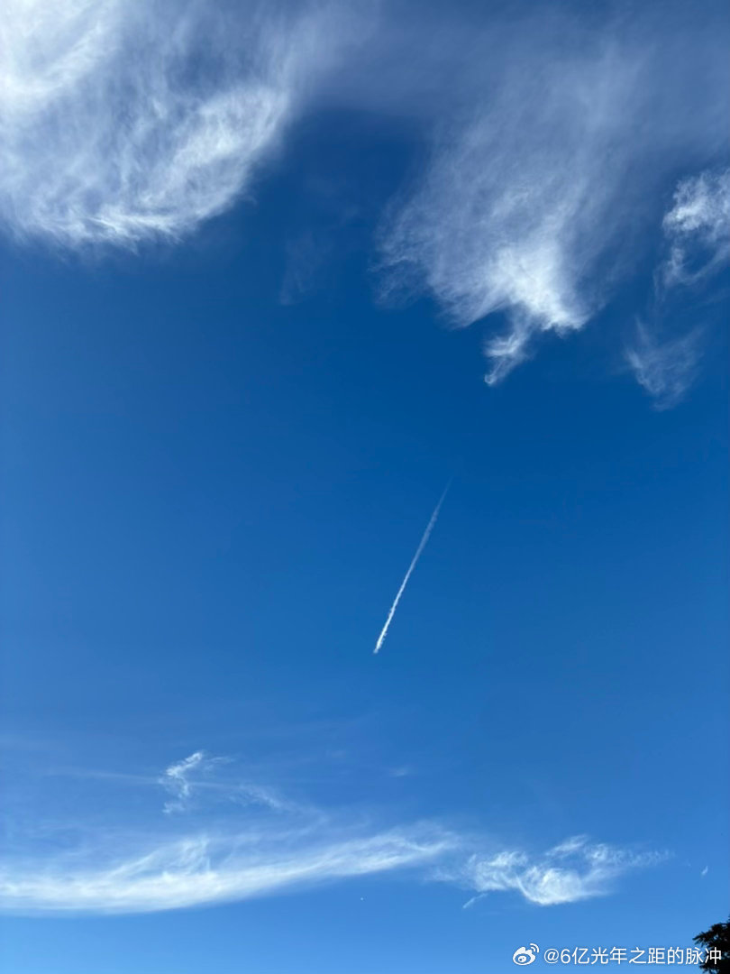 下午的云和傍晚的云，区别是晴空万里和妖怪来了