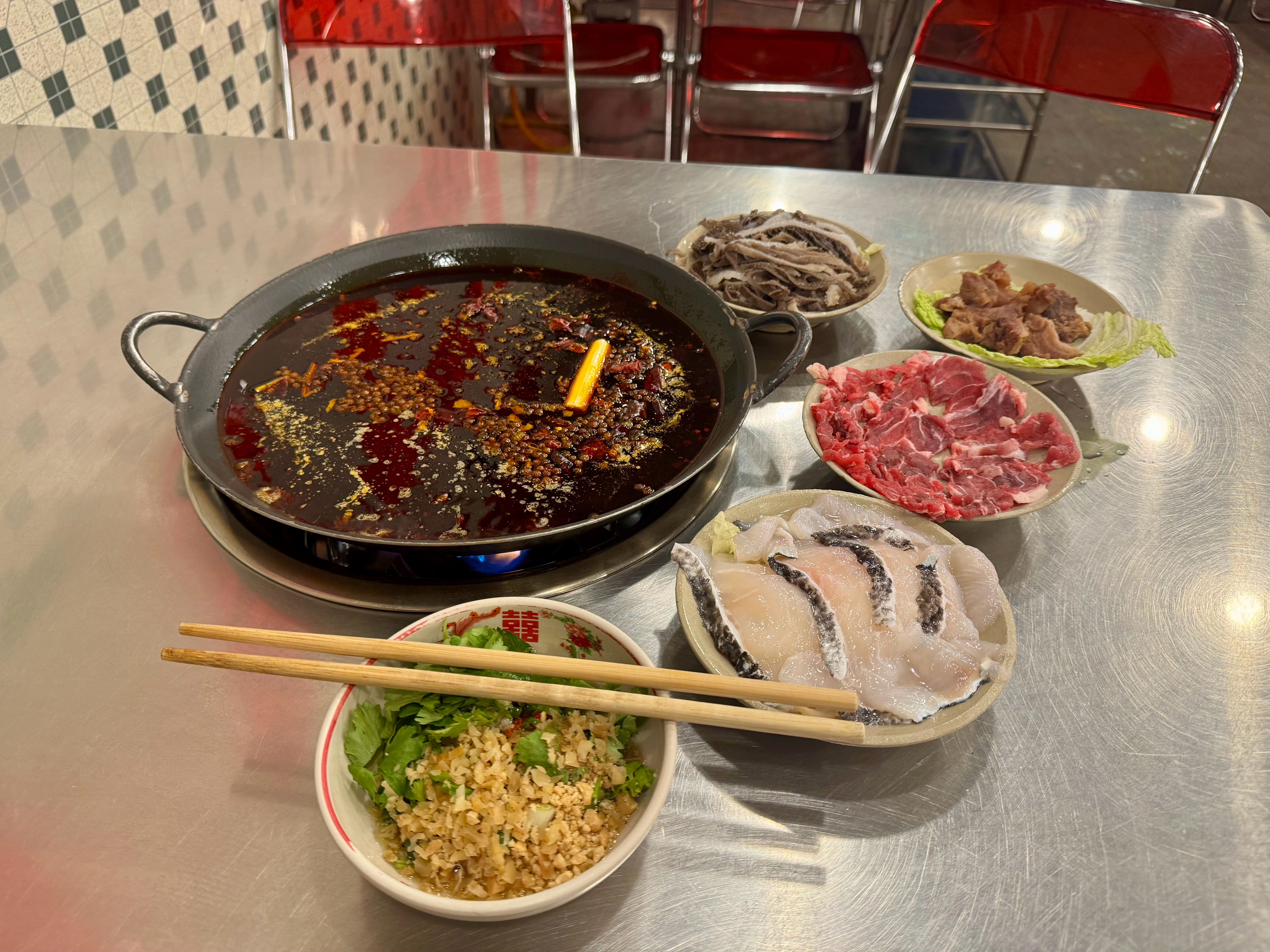 一个人吃火锅算几级孤独？（大馋丫头眼里只有美食没有孤独）川川逛吃日常 ​​​