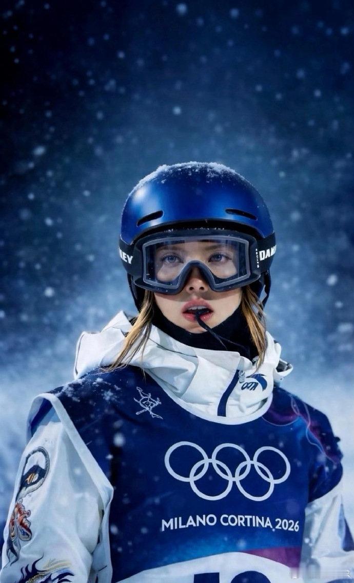 谷爱凌回应走红赛场神图，照片拍摄于决赛第3轮之前调整阶段，被问眼中看到了什么，她