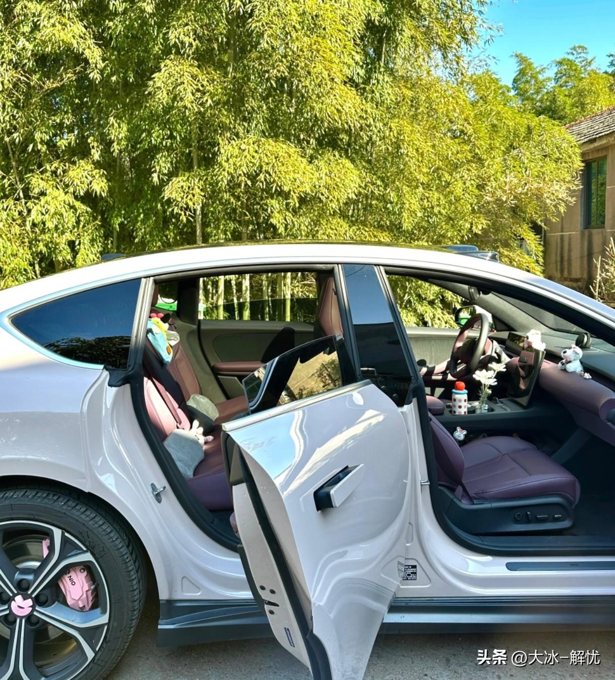 昨天，终于把我开了快8年的纯电轿跑卖掉了，卖了22万，车2023年就挂在二手车商