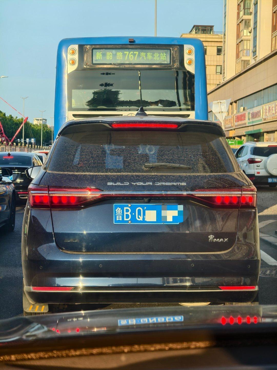 偶遇蓝牌比亚迪，宋Max，这车应该有点年头了吧？[思考] ​​​