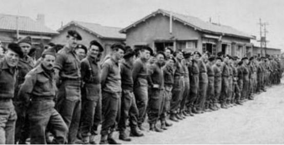 1951年，志愿军清点战俘，发现有63个英国俘虏无人认领，正疑惑时，两个新兵突然