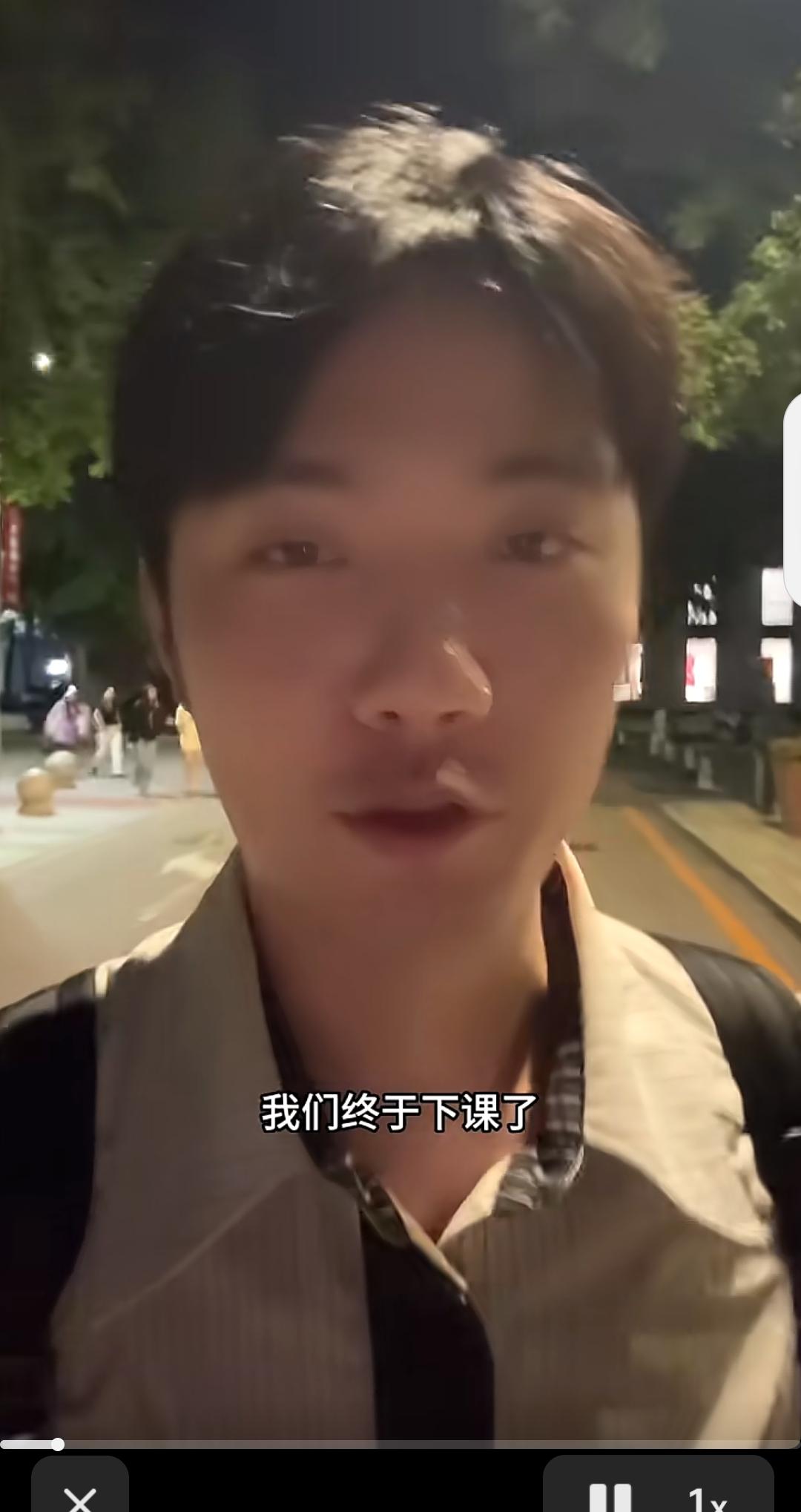 鹏鹏给大家汇报来了，又是长续航的一天。[捂脸]

开学第一天，从早上9点上课到晚