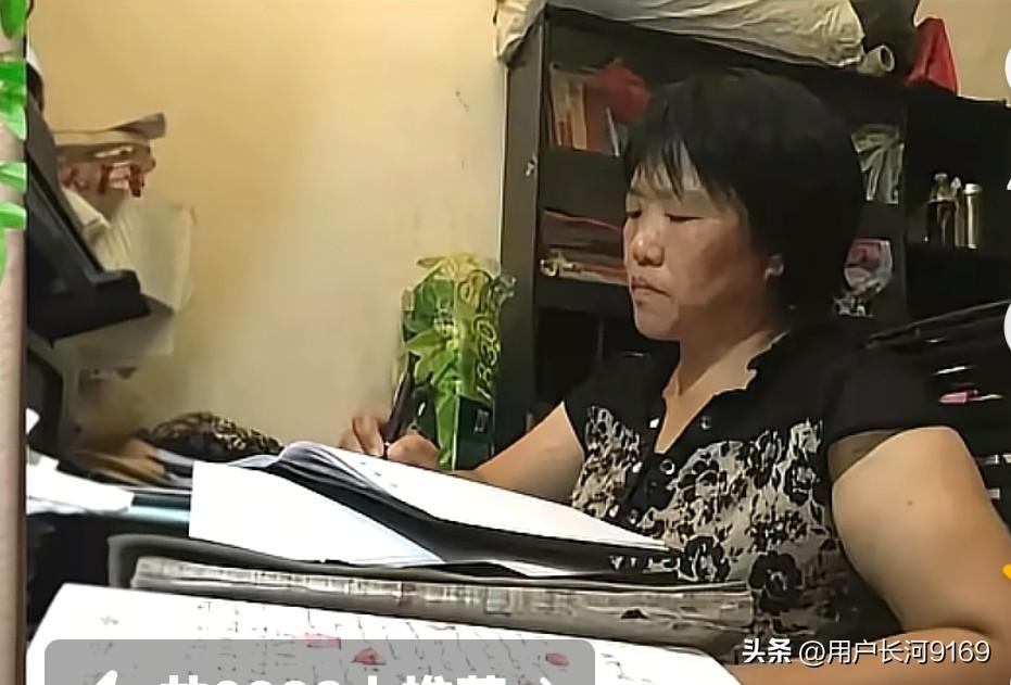 这才叫无知者无畏：一个农村妇女竟然在离市政府仅两百多米远的地方另外成立一个山寨版
