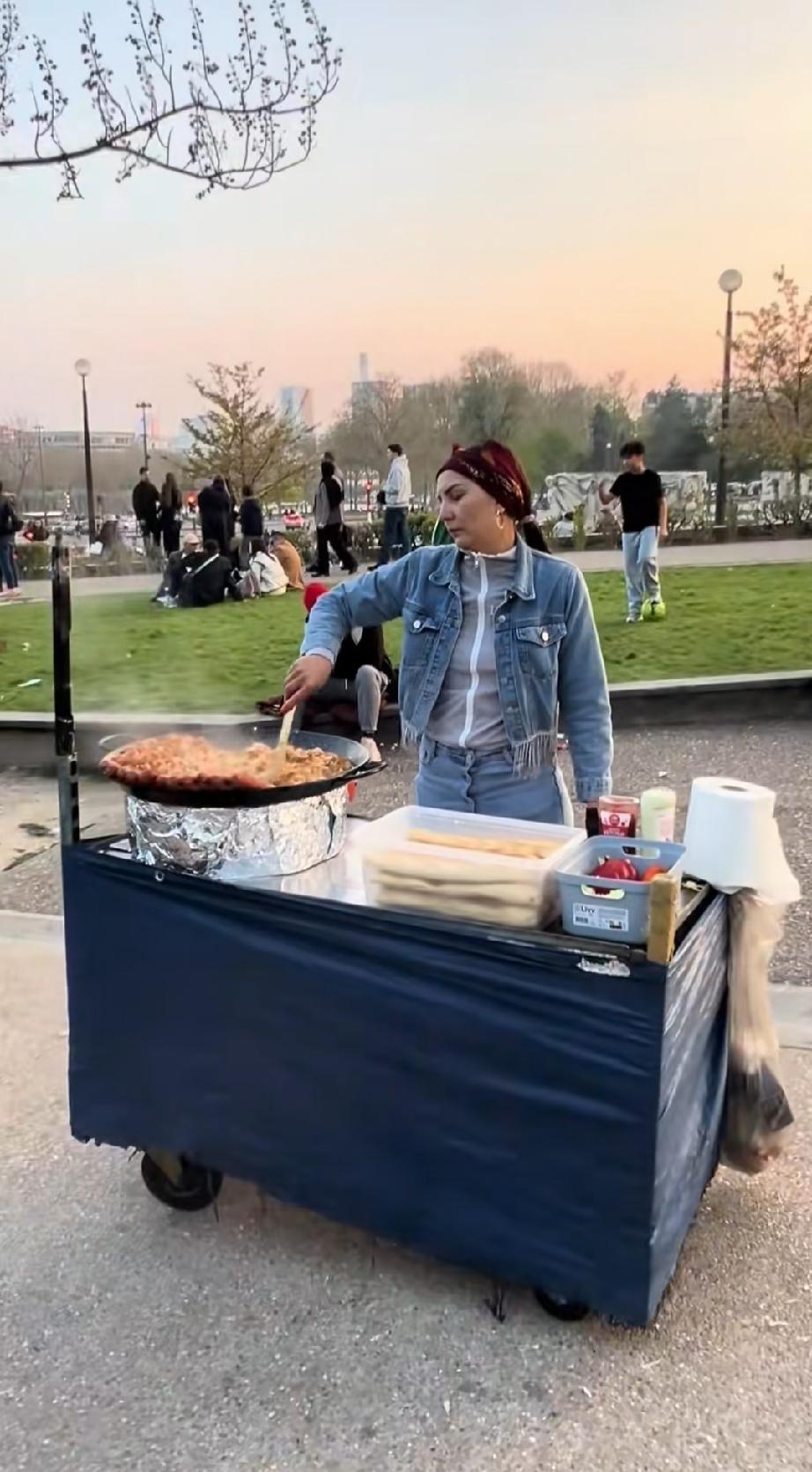 怪不得徐州大表哥说，号称世界浪漫之都的法国巴黎全是垃圾，到处充斥着屎尿味，还不如