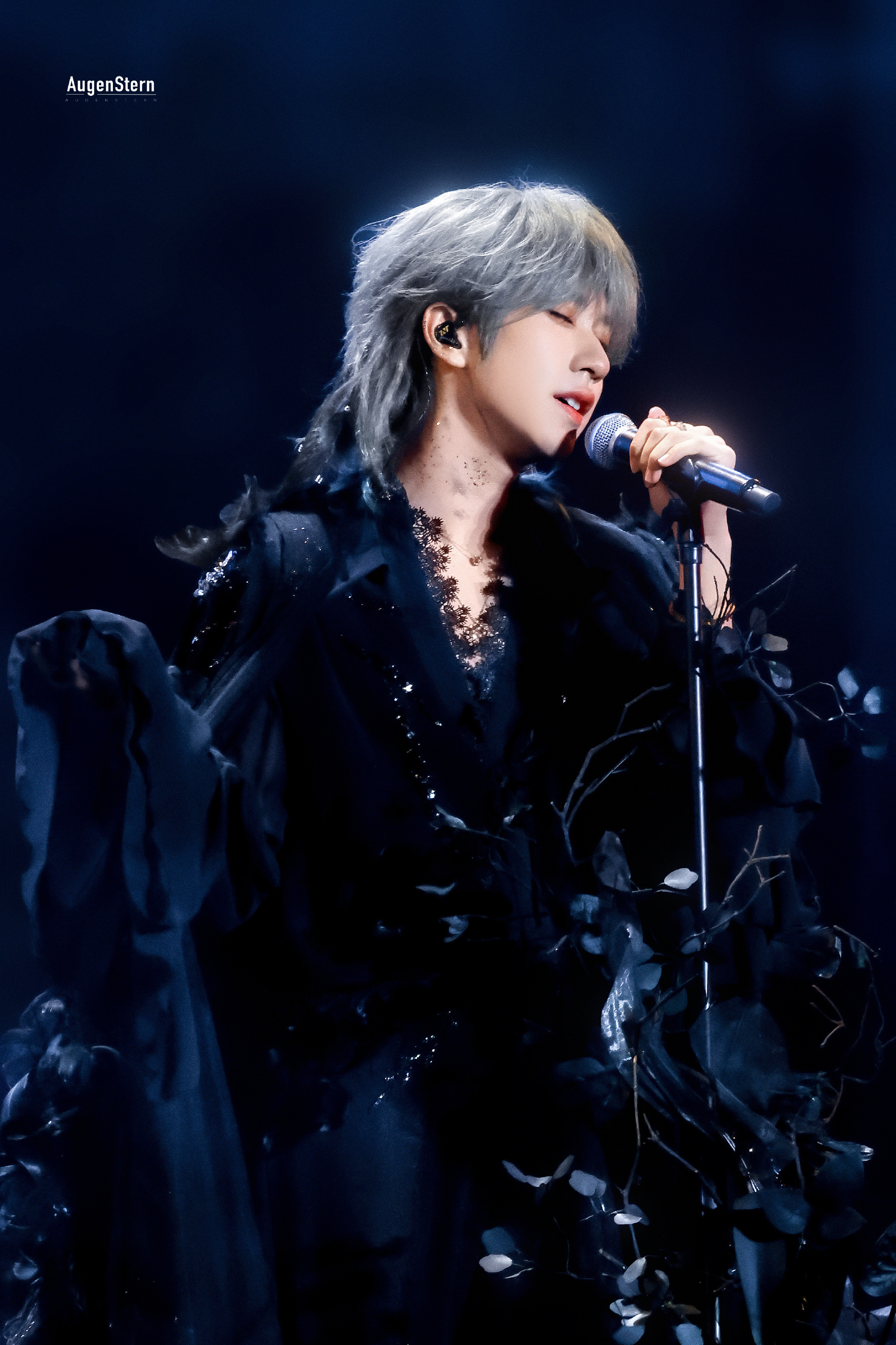 贺峻霖超话星愿池马年添个新装扮残影-时代少年团-贺峻霖[音乐]“生命不仅是活着，