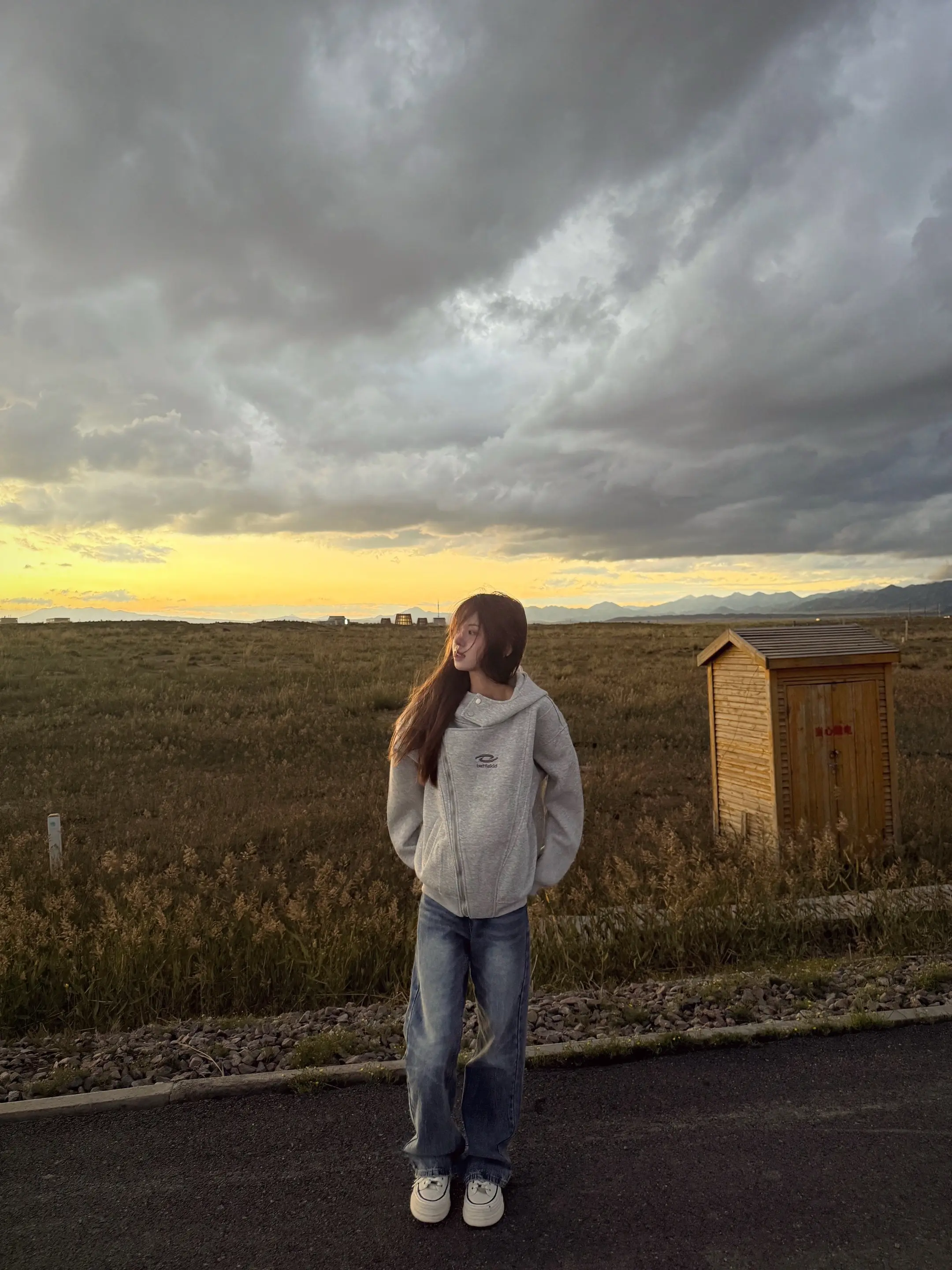 我们都应该有勇气和过去告别然后一直向前走