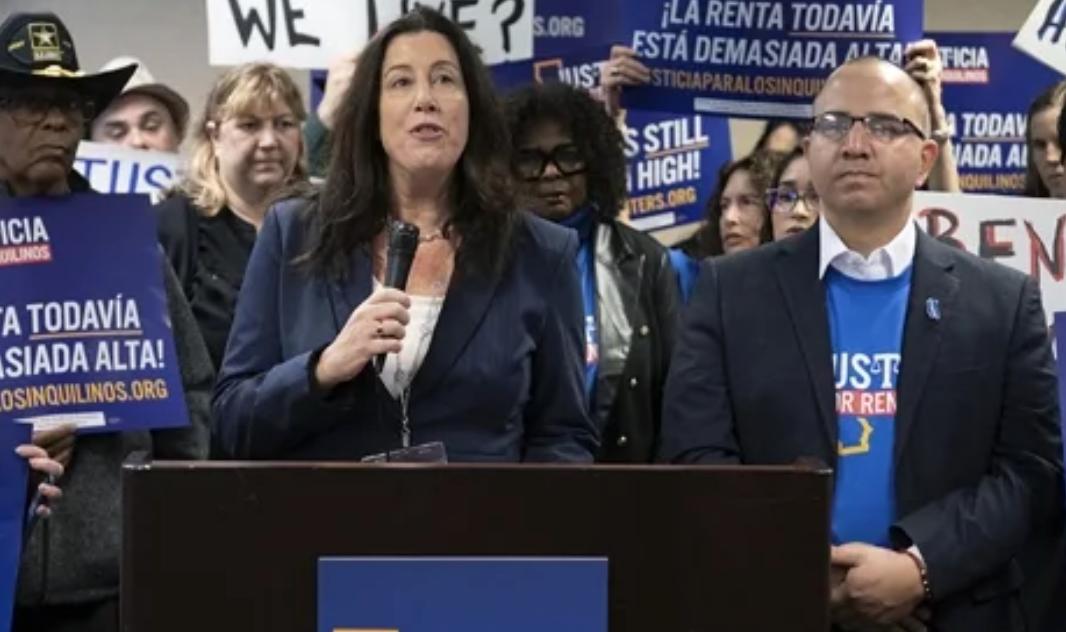 【佩洛西女儿参选州议员，美媒讽刺：股民买股票又有“明灯”了】

“邪恶女人”佩洛