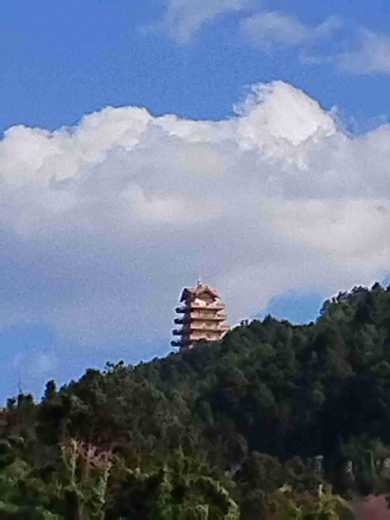 带定位晒今日生活 带定位晒今日生活 
今日状态闲适愉悦，身旁微风轻拂，惬意至极。