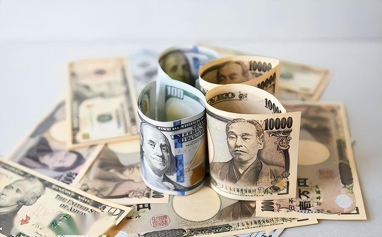 日本股市一路走高刷新点位，不少人误以为日本经济迎来复苏回暖。[玫瑰]

事实上，
