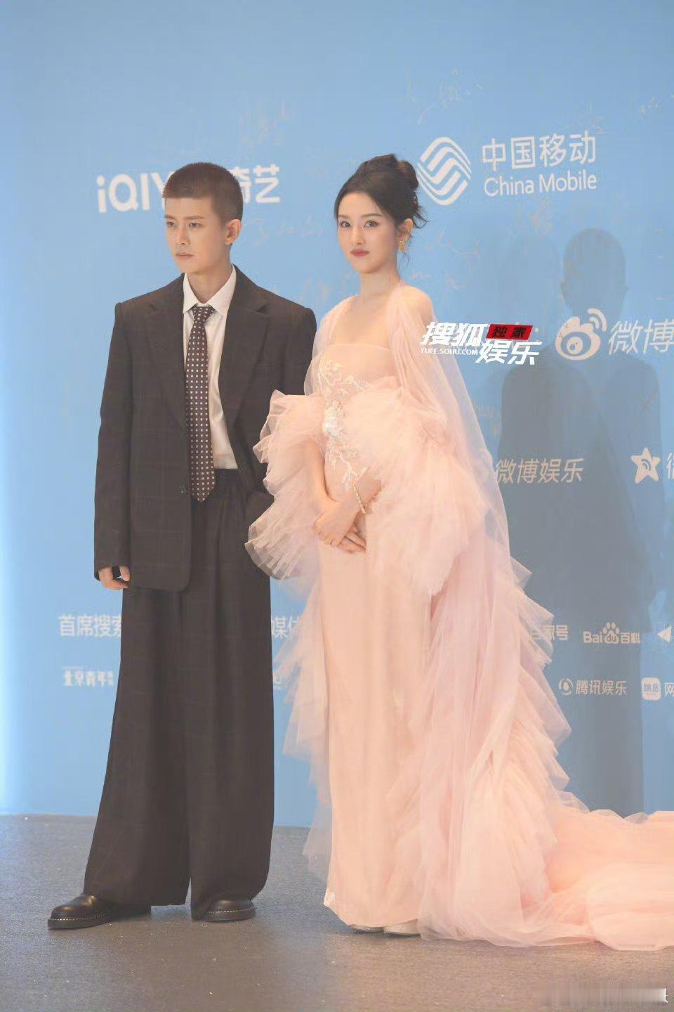 骚瑞，浓妆配寸头真的太好笑了