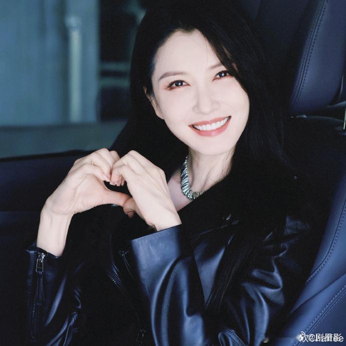 徐洁儿snh48徐洁儿撞脸乌兰图雅 看到这个微信截图头像的时候，真的是觉得徐洁儿