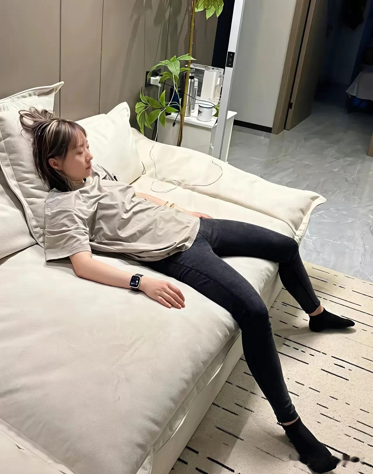 媳妇这个坐姿我说了好几遍了，就是不听