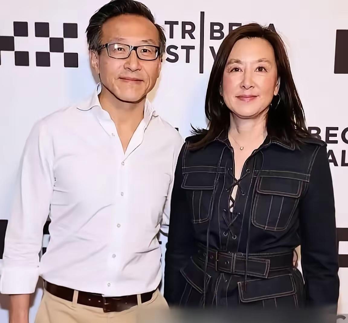 全网都在关注蔡崇信离婚，
最让人意外的其实是吴明华。

很多人不知道，
在蔡崇信