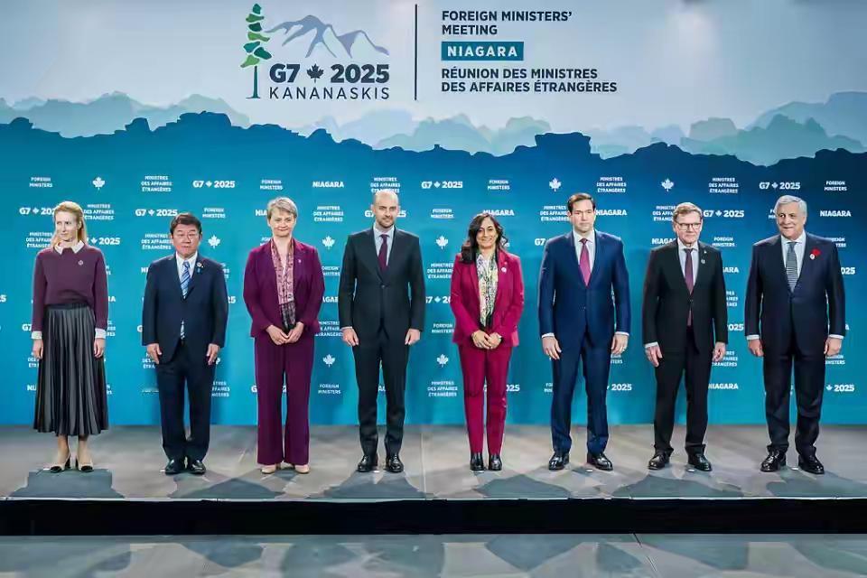 在国际舞台上，所谓的“统一战线”曾经是各国合作、共同应对挑战的象征，但如今，却变