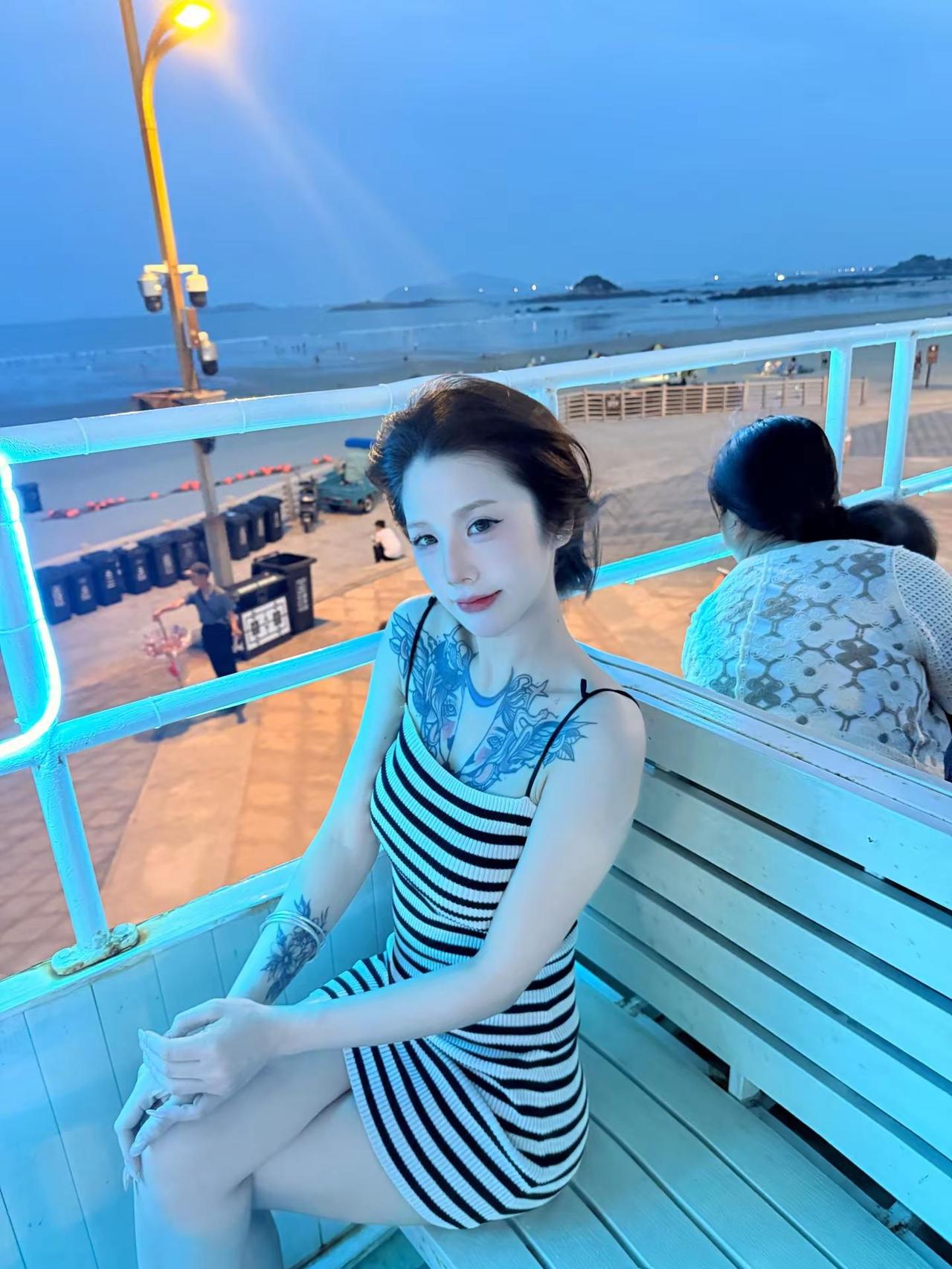 我们都站在各自的角度 以为从未对不起对方