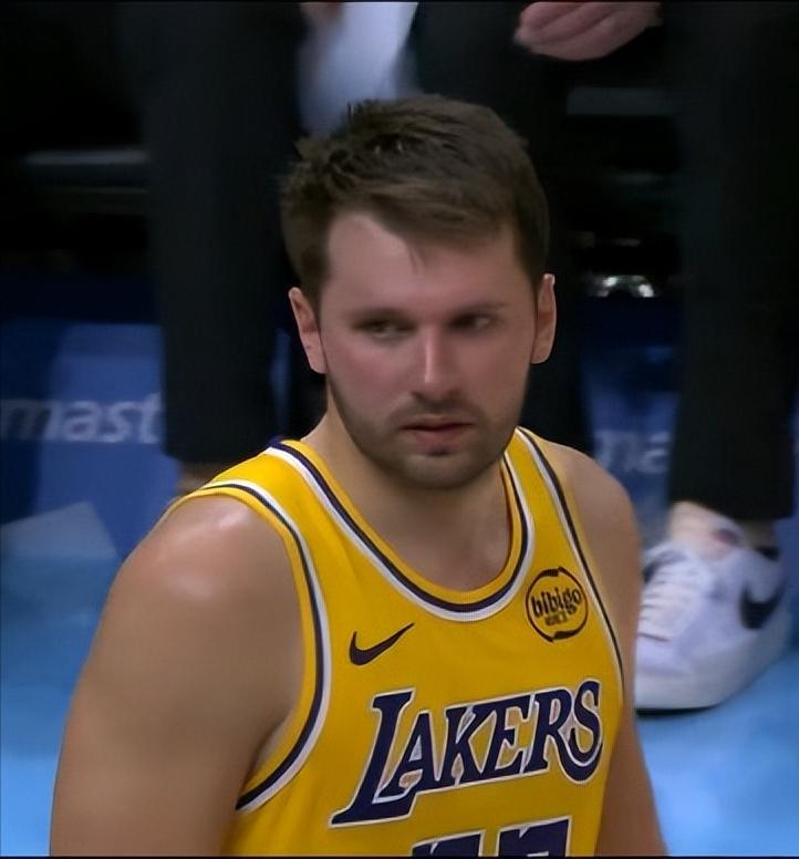 又杀疯了！东契奇三节40分~

第四节还没打，已经完成客场背靠背40+的成就了，