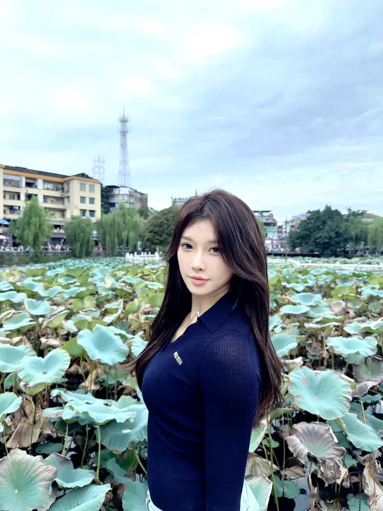 实话实说，吴艳妮，可能很难嫁出去了，因为现在她是人气最高的体育运动员，性格张扬，