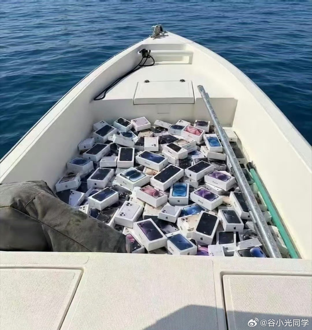 客服回应大量iPhone漂浮海面就算真的流入市场了，也不会卖到咱们这来，这种泡水