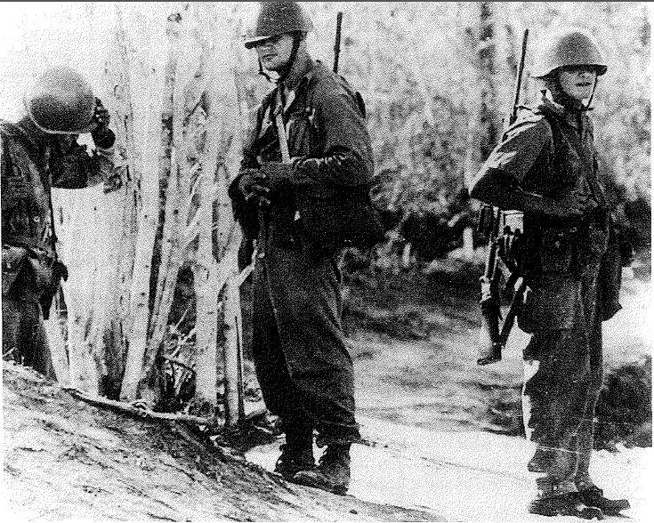 古巴士兵在关塔那摩湾海军基地外围站岗，1962 年