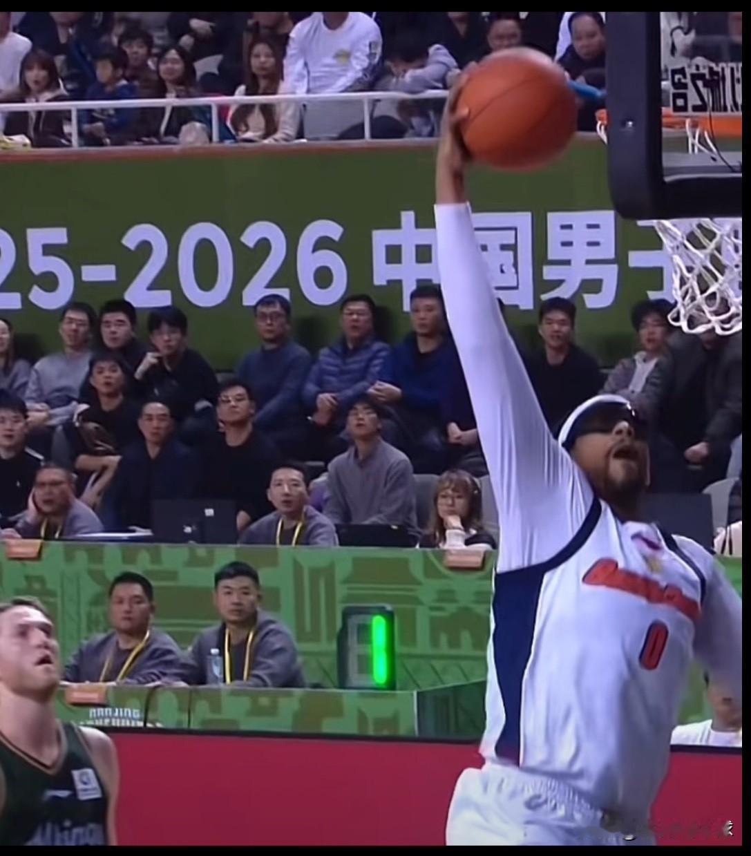 广东男篮大胜同曦男篮：胡明轩状态复苏！
广东男篮客场战胜同曦男篮送对手五连败。本