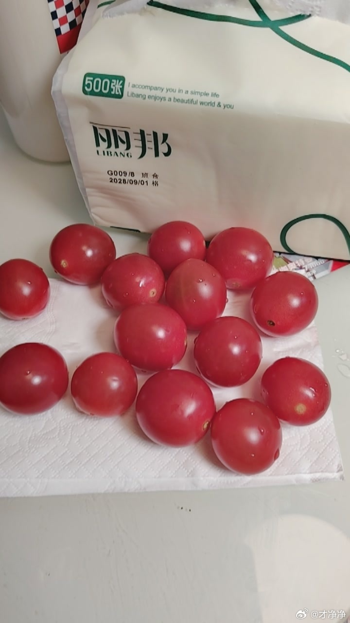 初中生不知道最近从哪得知的消息，吃圣女果能美白。昨天还单独问了豆包，确实是能美白