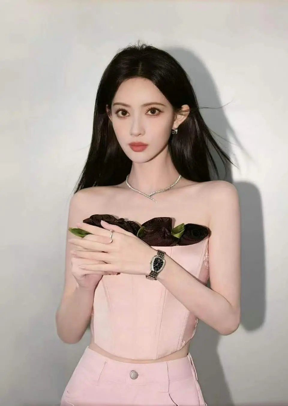 粉丝说的孟不修，好奇真的不修图麽？真的没有修吗？我不信（声明:以下所有图片均来源