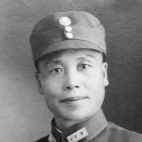 老蒋是在抗战开始后，才把党、政、军大权整合在手中的。老#谈谈国军的将领# #抗日