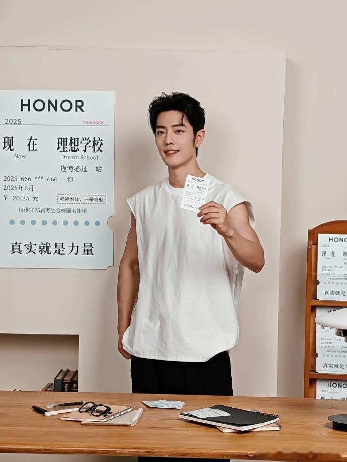 ​肖战美好工作实录live肖战暑不尽的美好  他把工位拍成海景房，我把自己卷进浪