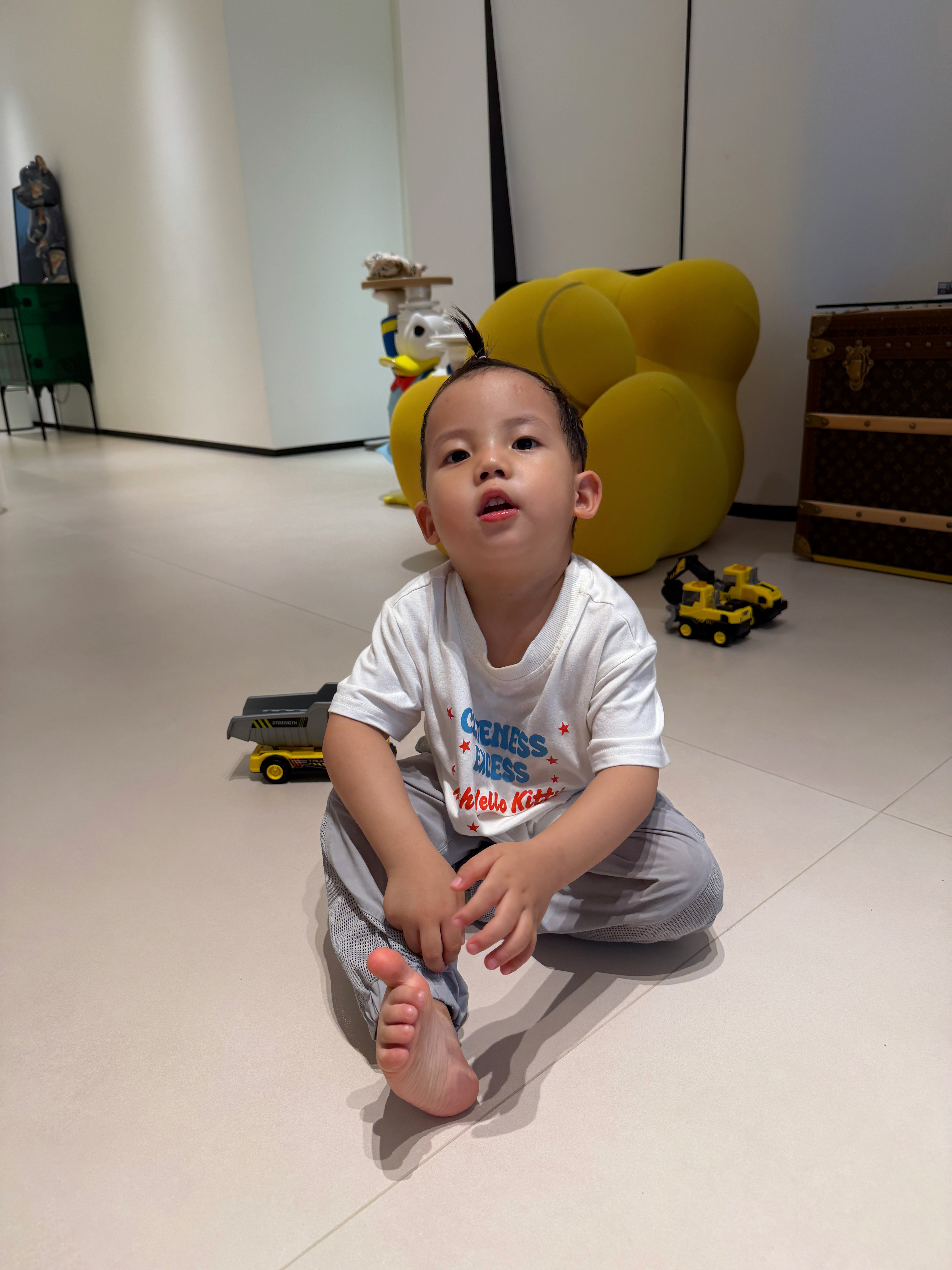 阿琛头发长的太快了。 
