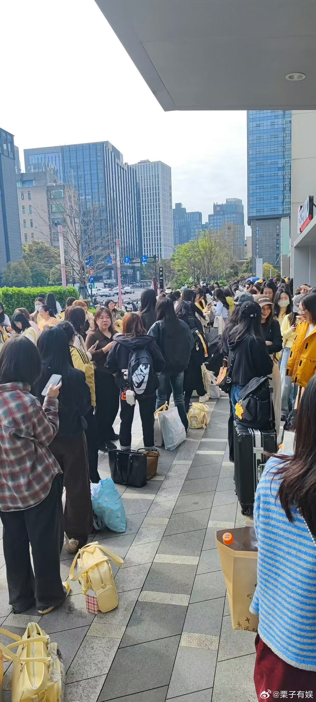 檀健次巅峰之夜线下人气檀健次QQ音乐巅峰之夜人气檀健次巅峰之夜线下人气，哇塞，