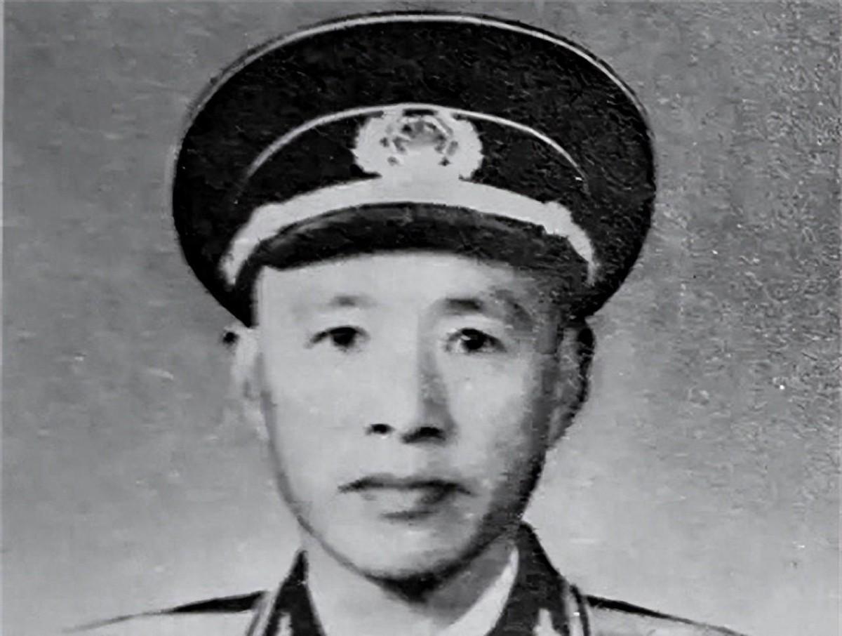 林则徐侄孙坚持想当海军司令，刘伯承多次劝说无效，最终毛主席用巧妙方法说服他
19