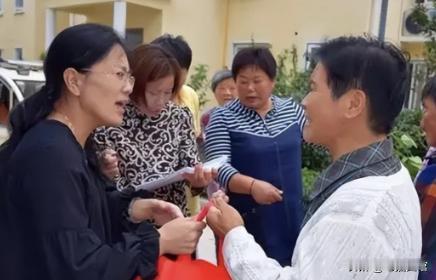 我只是帮忙，怎么被罚？”陕西安康一女子，帮邻居接送孩子上下学被交通局罚三万块，女