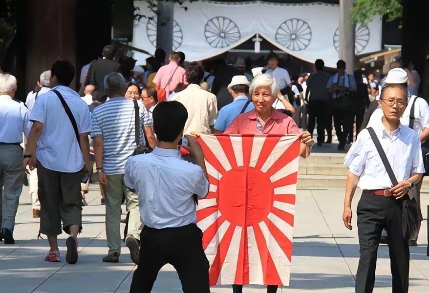 在中日对峙的今天，日本社会一个现象却是让人为此而不寒而栗，超过半数的日本公民表示