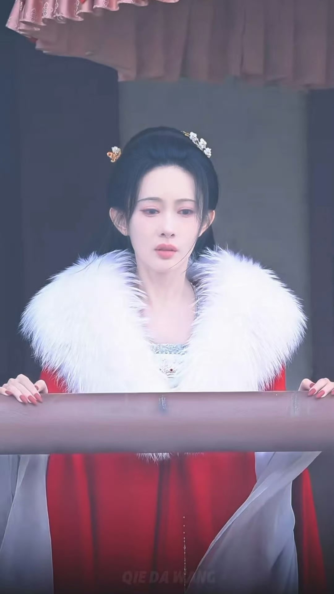 孟姐城门红衣路透，这个红衣好破碎感的美