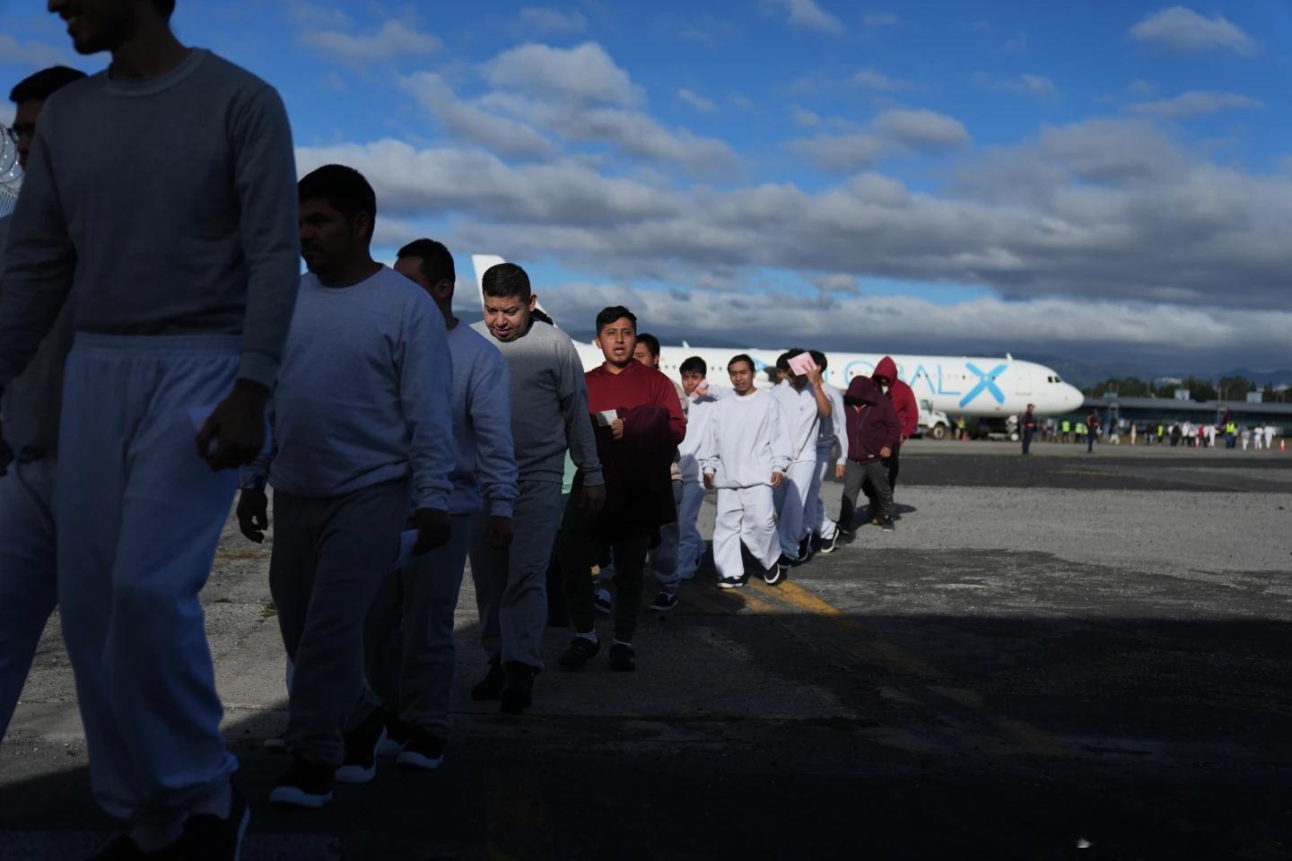 【特朗普加大对第三国的遣返力度，超过2300名墨西哥人被遣送至危地马拉和洪都拉斯