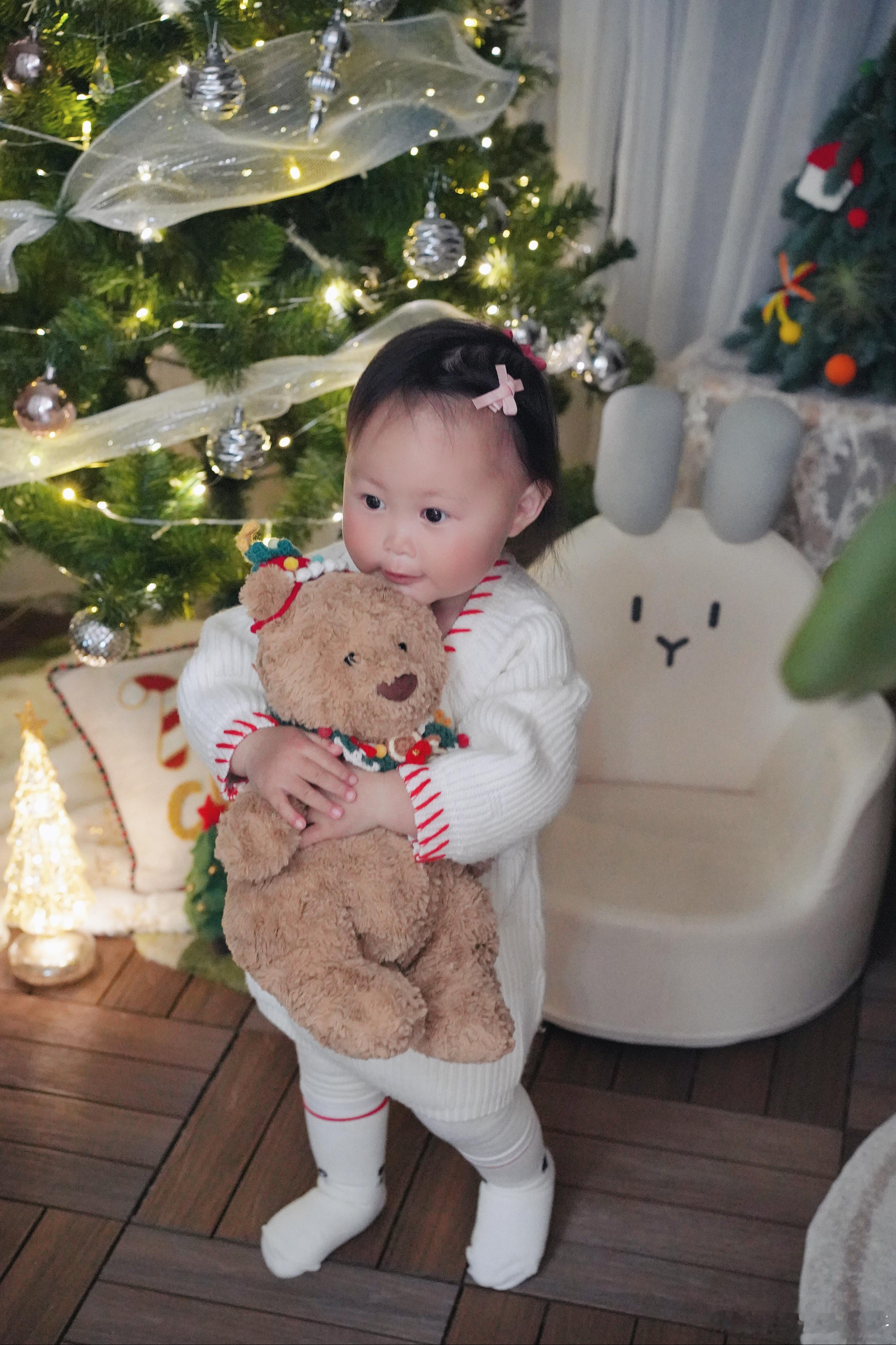 🎄圣诞快乐🎅🏻去年圣诞节还是7个月的mini baby现在已经是古灵精怪的