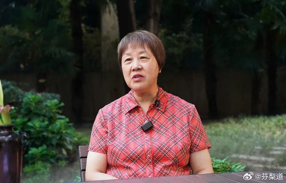 中国女排张蓉芳女排名宿张蓉芳点赞家乡赛事 为联赛助阵加油68岁的中国女排名宿张蓉