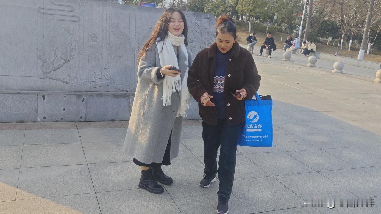 上联:新春快乐迎福贵
下联:旧岁平安贺健康
           (你对下联)