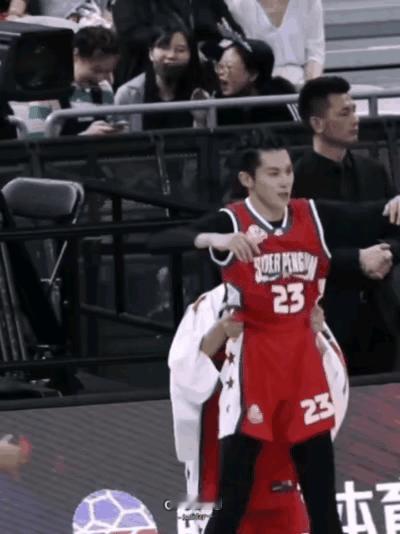 王鹤棣绅士管理做的到位，不是造谣的理由！
很多网友翻出王鹤棣早年的综艺、路透视频